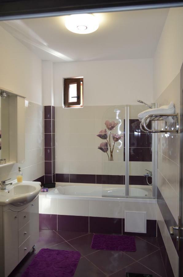 Casa Pricas Vila Moieciu de Jos Exterior foto